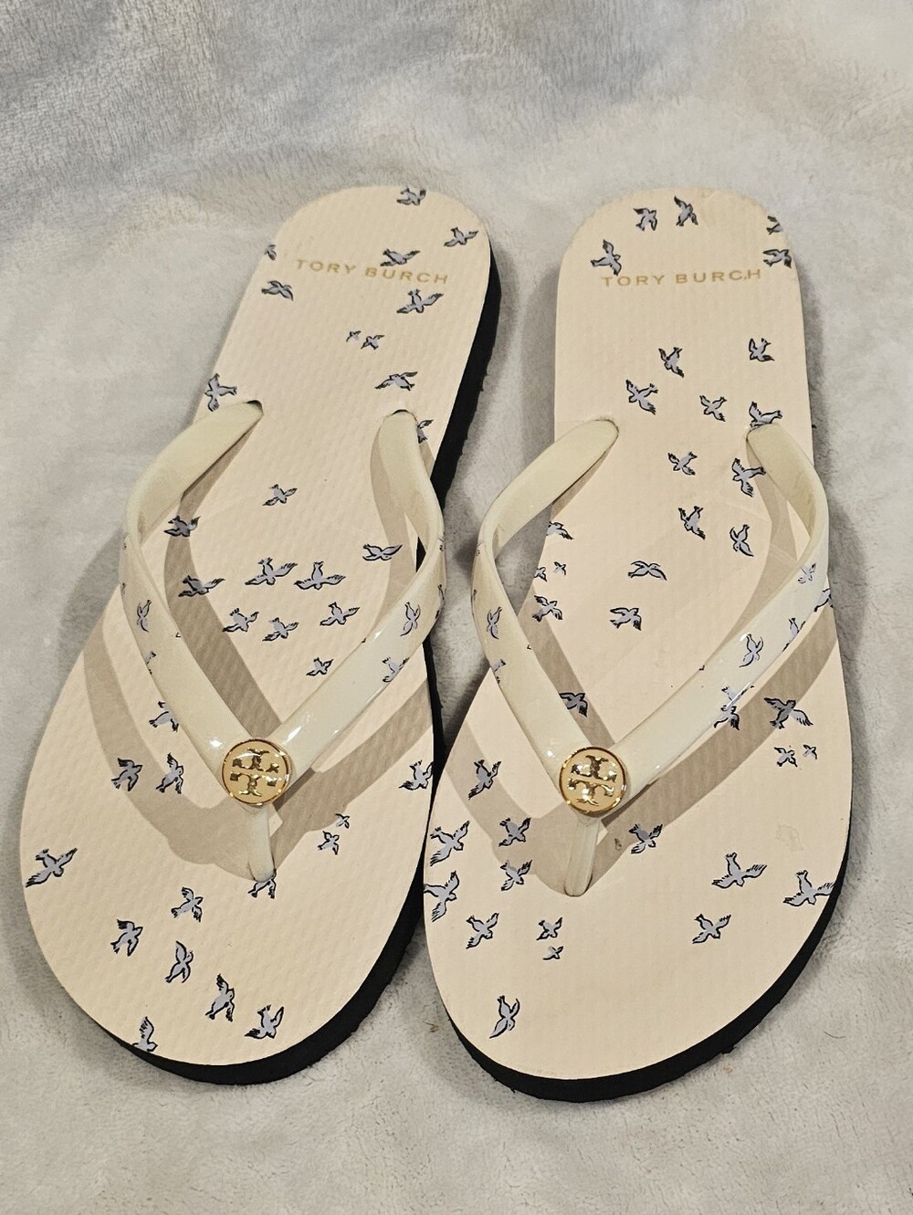 Tory Burch Cream Flip Flop Sandals with Gold Medallion- Size 7-Very Lightly Used - Picture 3 of 3